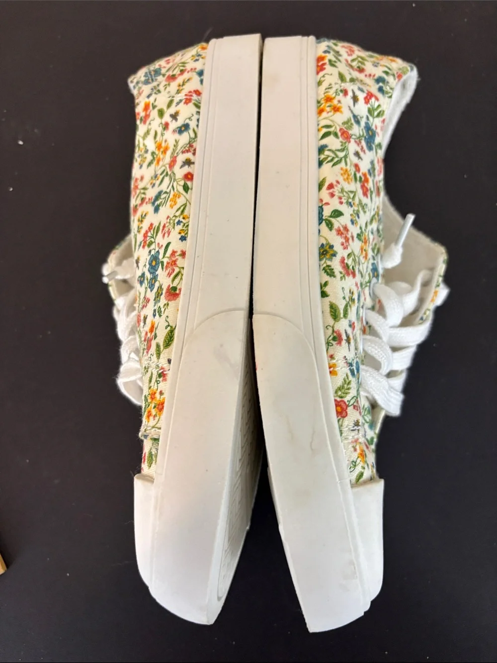 Sincerely Jules Floral Slip on Canvas Sneakers Size 9
